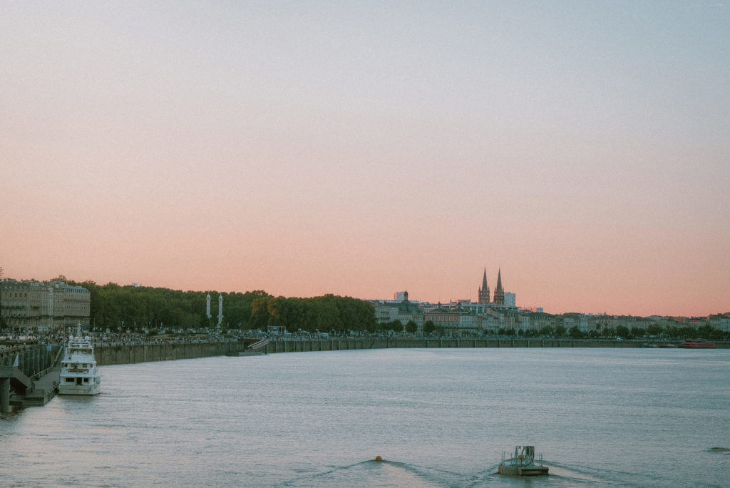 À Bordeaux • Aux alentours olga serjantu csotNgtfuTA unsplash