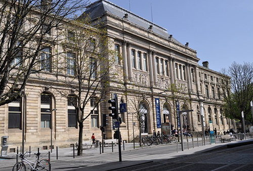 À Bordeaux • Aux alentours Musee Aquitaine